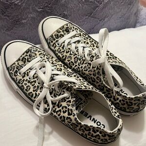 Converse tennis shoes